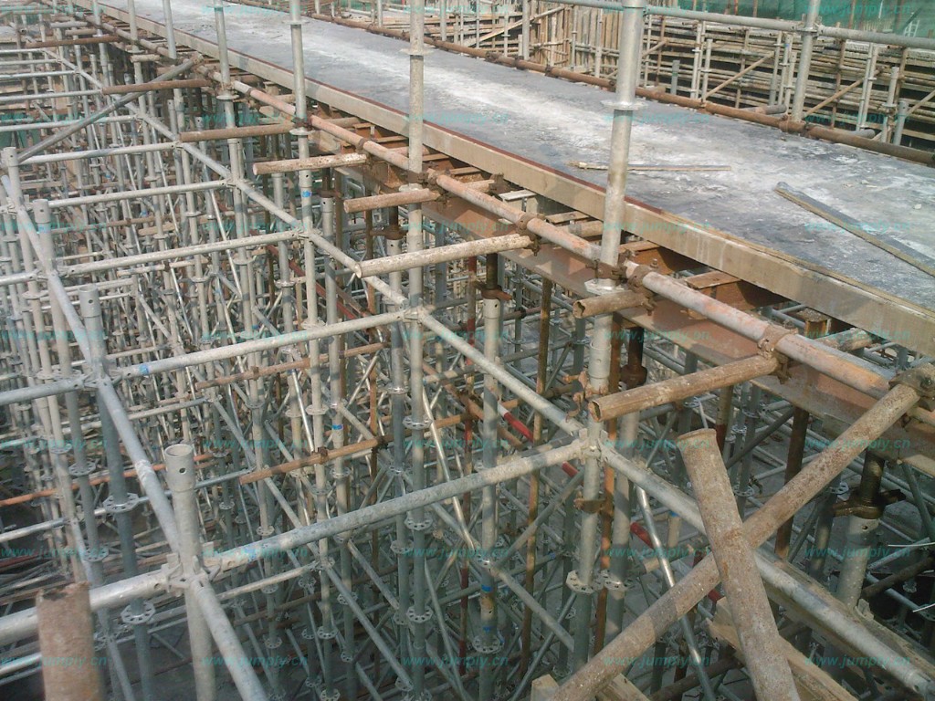 建筑钢管脚手架大家都说好，建筑扣件不可少