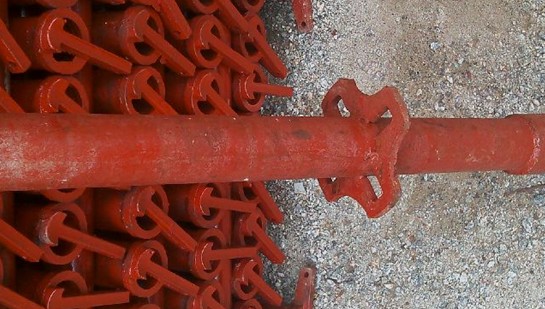 轮扣式脚手架，一扣一扣扣上顶部