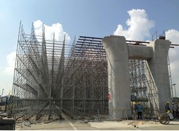 城市建设的大功臣：高架桥脚手架